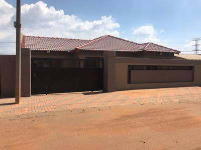 House For Rent in Braamfischerville, Soweto