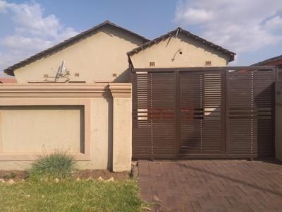 House For Rent in Pimville Zone 5, Soweto