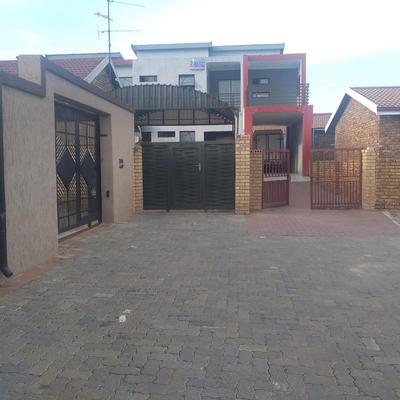 House For Rent in Pimville Zone 6, Soweto
