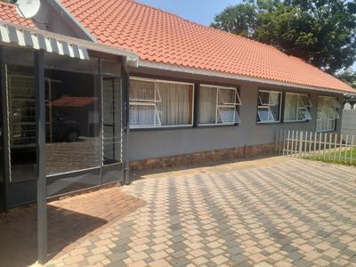 House For Sale in Hurst Hill, Johannesburg