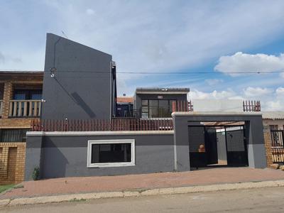 Cottage For Rent in Pimville Zone 4, Soweto