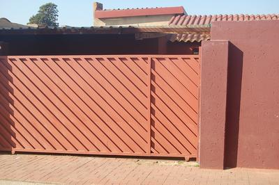 House For Rent in Senaoane, Soweto