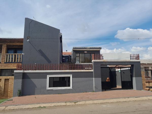 Property For Rent in Pimville Zone 4, Soweto